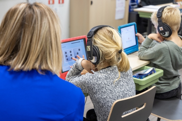 Hoe kan ik een afspraak maken met Schoolmaatschappelijk Werk?