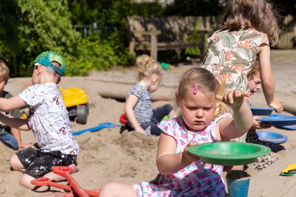 Hoe kan ik mijn kind aanmelden voor de naschoolse opvang?